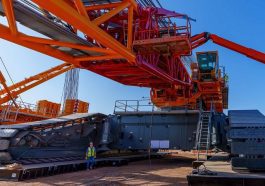 Intel présente la grue la plus puissante au monde qui sera utilisée dans la construction de ses usines