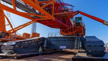 Intel présente la grue la plus puissante au monde qui sera utilisée dans la construction de ses usines