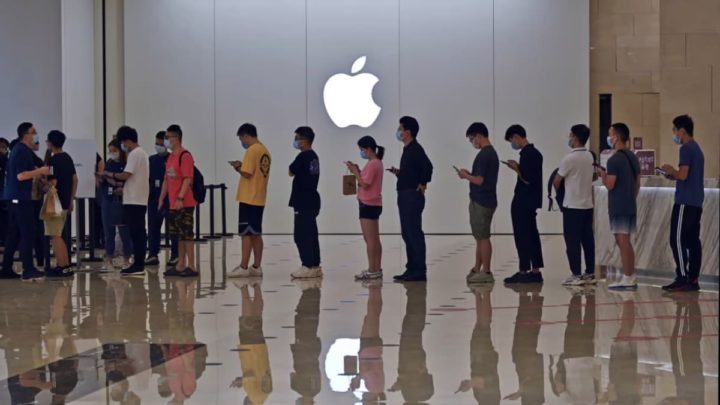 Image de la file d'attente pour acheter un iPhone 13 en Chine