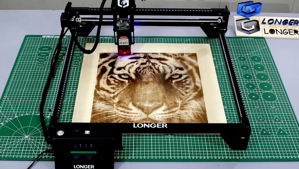 LONGER RAY5 – Une machine de gravure et de découpe laser à la pointe de la technologie