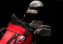 Imagem saco de golfe com AirTags da Apple que a empresa de aviação perdeu
