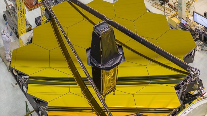 La NASA publie une image des dommages causés au télescope spatial James Webb 4 Les images miroir de James Webb. Le télescope spatial a été touché et a des dommages permanents