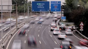 Pouvez-vous doubler par la droite si un autre véhicule roule à une vitesse inférieure ?