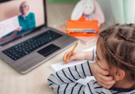 Escola digital: Estado pagou... mas internet nem vê-la