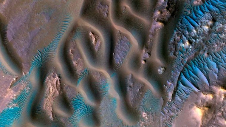 Une sonde de la NASA capture une image étonnante des dunes de Mars 1 Imagem das dunas de Marte O orbitador da NASA enviado para Marte captada pelo Mars Reconnaissance Orbiter