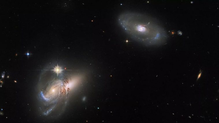 Imagem captada pelo Hubble da diversidade galáctica