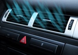 Abrir as janelas do automóvel antes de ligar o ar condicionado?
