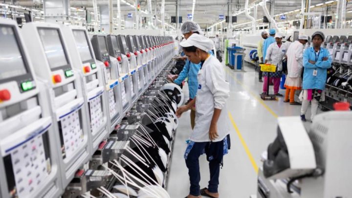 Illustration de l'usine Apple iPhone 14 en Inde