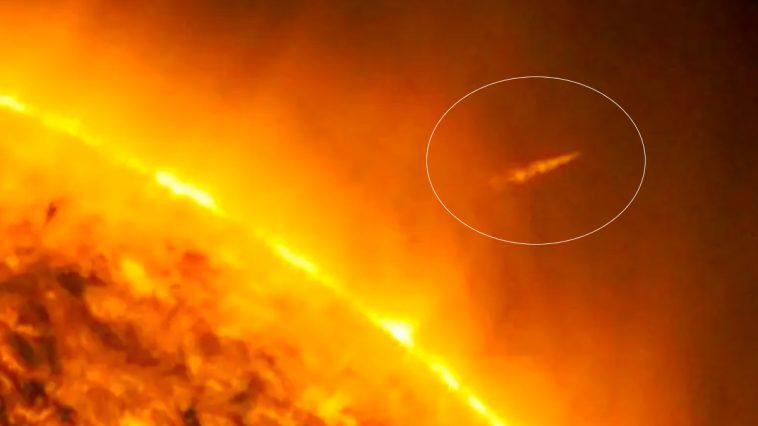 Imagem do cometa a ser vaporizado pelo Sol