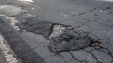Un nid-de-poule sur la route a endommagé votre véhicule ?  Découvrez quoi faire…