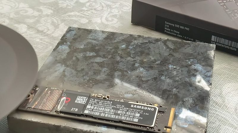 L'allemand Samsung suggère aux utilisateurs de casser leur SSD avec un marteau pour protéger les données