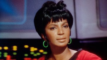 Nichelle Nichols, a atriz que dava vida a Lieutenant Nyota Uhura na série televisiva Star Trek