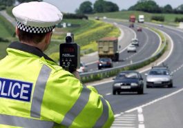 Waze polícia Reino Unido trânsito condutores