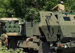L'armée russe trompée avec de faux Himars en bois