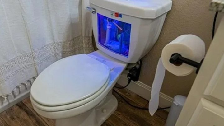 Un homme transforme des toilettes… en ordinateur de jeu