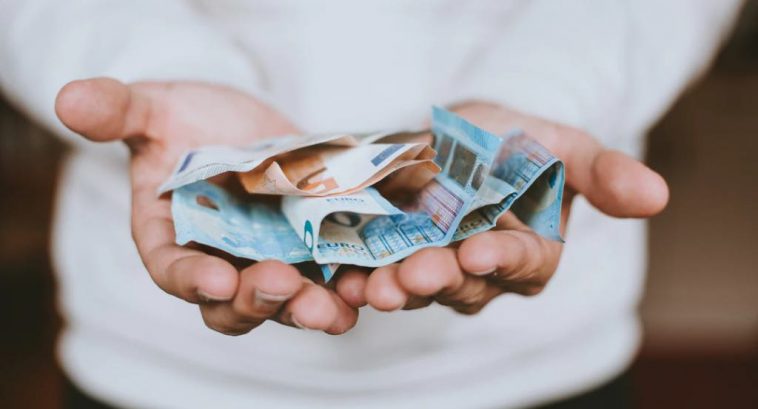L'euro tombe à moins d'un dollar ! Est-ce le gaz russe à blâmer ? 1 Euro cai para menos de um dólar! A culpa é do gás russo?
