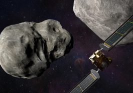 Ilustração da nave DART em direção ao asteroide Dimorphos, do sistema binário Dimorphos-Didymos