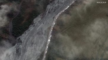 Imagens de satélite mostram russos a tentar fugir do seu país