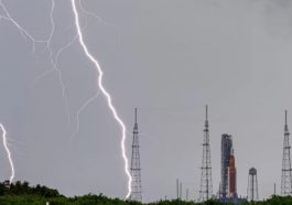 Imagem Artelis 1 na rota de um furacão