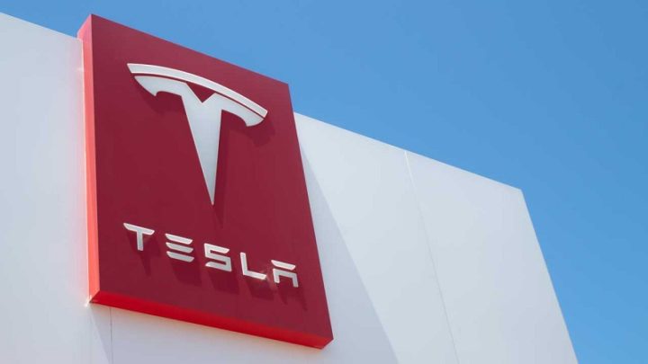 Tesla envisage dinstaller une raffinerie de batteries au lithium au