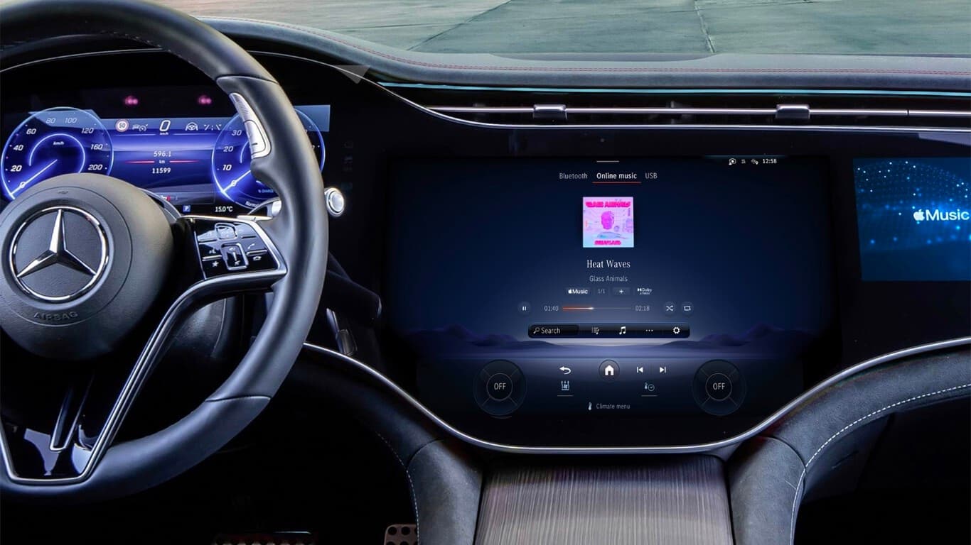 Ilustração de um carro Mercedes com Spatial Audio da Apple