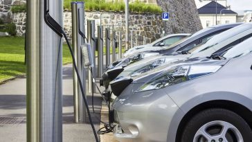 Le Parlement européen approuve des bornes de recharge tous les 60 km