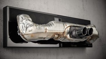 Porsche Design lance une barre de son qui ressemble à un pot d'échappement