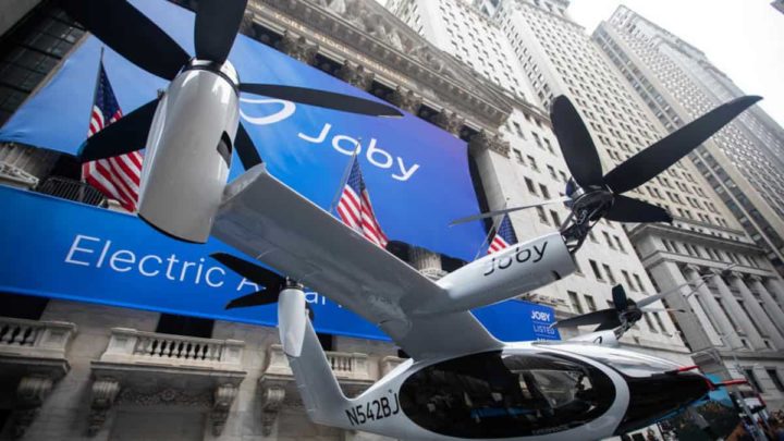 Delta Airlines a annoncé qu'elle investirait dans Joby Aviation, pour la création de taxis aériens électriques, pour effectuer des trajets vers l'aéroport