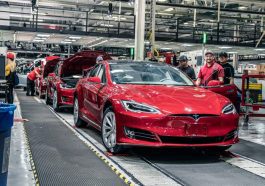 Tesla rappelle 321 000 voitures aux États-Unis en raison d'un problème de feu arrière