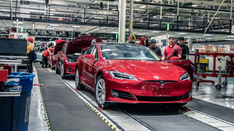 Tesla rappelle 321 000 voitures aux États-Unis en raison d'un problème de feu arrière