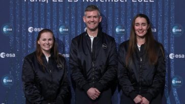 John McFall, ao centro, é o primeiro parastronauta escolhido pela ESA