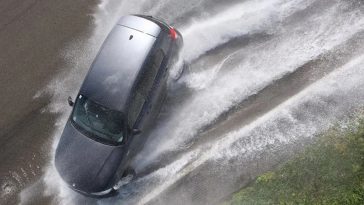 Que faire si votre voiture rentre dans une « nappe d'eau » ?