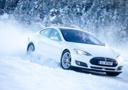 Carros elétricos frio Tesla carregar