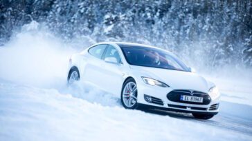 Carros elétricos frio Tesla carregar