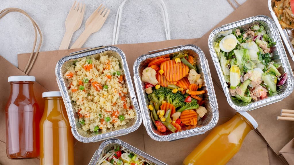 Embalagens de alumínio para takeaway passam a custar 30 cêntimos