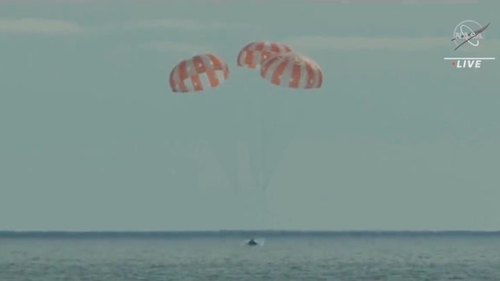 Artemis 1 : la capsule de la NASA plonge dans l'océan Pacifique 2 Artemis 1 la capsule de la NASA plonge dans