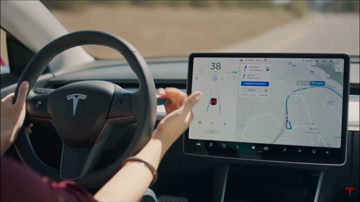 La conduite entièrement autonome de Tesla