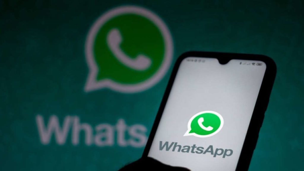 Les conversations WhatsApp transfèrent les smartphones cloud