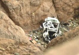 Tesla tombe d'une falaise de 76 mètres, est détruite mais les passagers survivent (vidéo) 61 Tesla tombe d'une falaise de 76 mètres, est détruite mais les passagers survivent (vidéo)