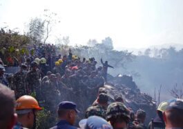 Une vidéo en direct sur Twitter montre les dernières secondes de l'avion qui s'est écrasé au Népal 26 Imagens do avião que caiu no Nepal