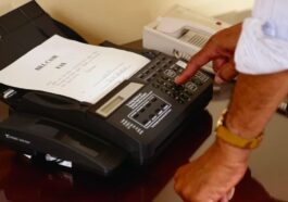 Ilustração de um fax dos anos 90