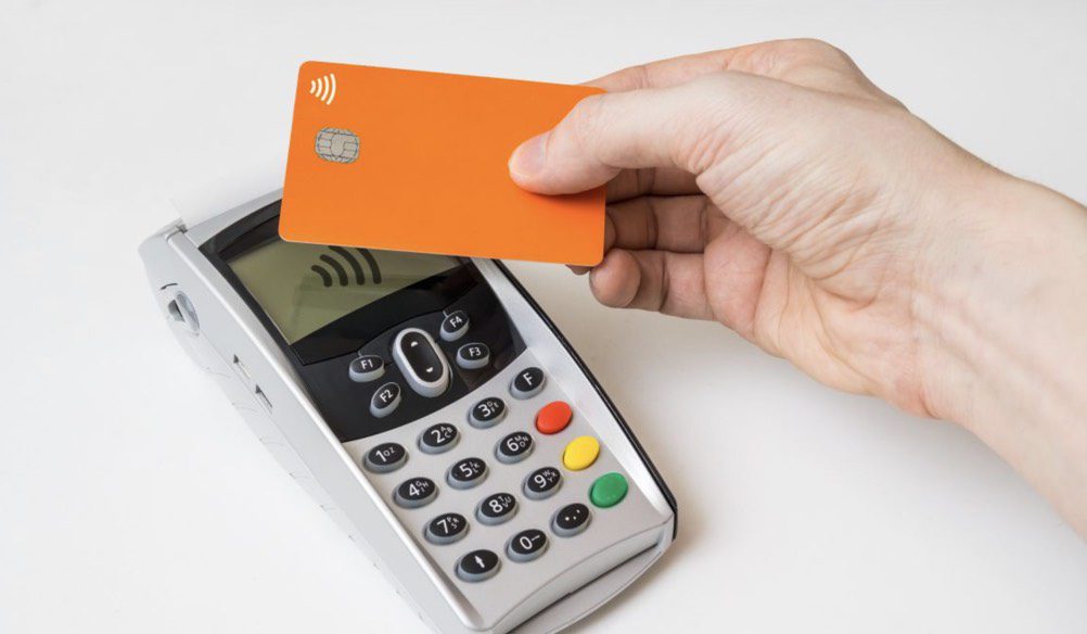 Bancos cobram taxas mais caras em pagamentos "contactless"?