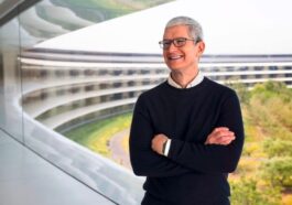 Imagem Tim Cook no Apple Parke que ainda não viu despedimentos acontecer