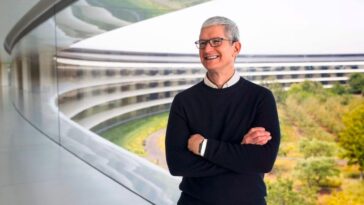 Imagem Tim Cook no Apple Parke que ainda não viu despedimentos acontecer