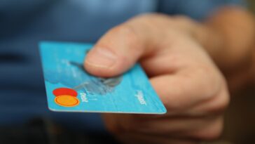 Quer abrir uma conta no banco "à distância"? Leia este artigo