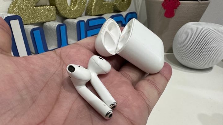 Apple pourrait lancer «AirPods Lite» pour concurrencer les écouteurs moins chers 2 Illustration des AirPods Lite d'Apple