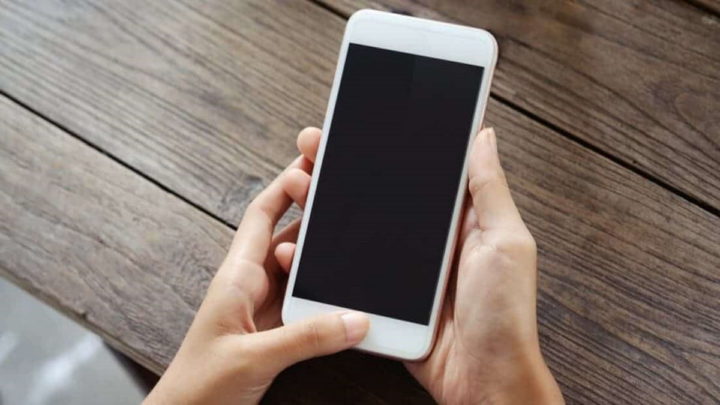 Le papier peint narrete pas de devenir noir sur iPhone
