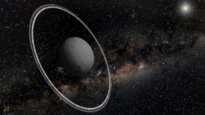 Illustration de l'astéroïde Chariklo avec les anneaux d'eau découverts par le télescope James Webb
