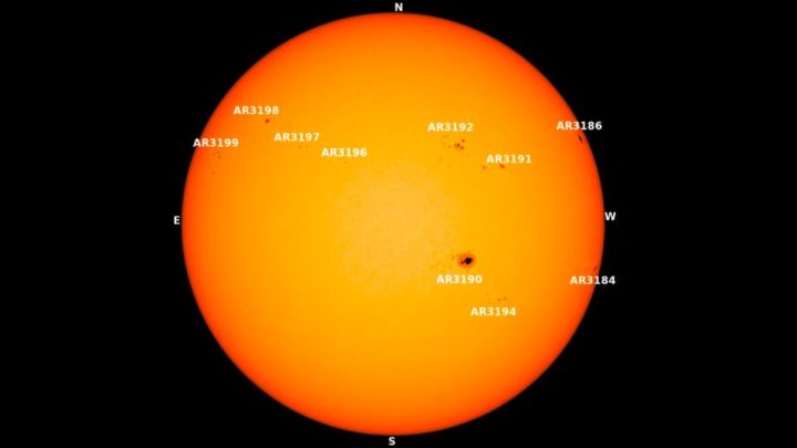 Image de la tache solaire géante sur le Soleil