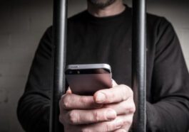Un prisonnier a utilisé une corde de drap pour attraper des téléphones portables et une télévision piratée